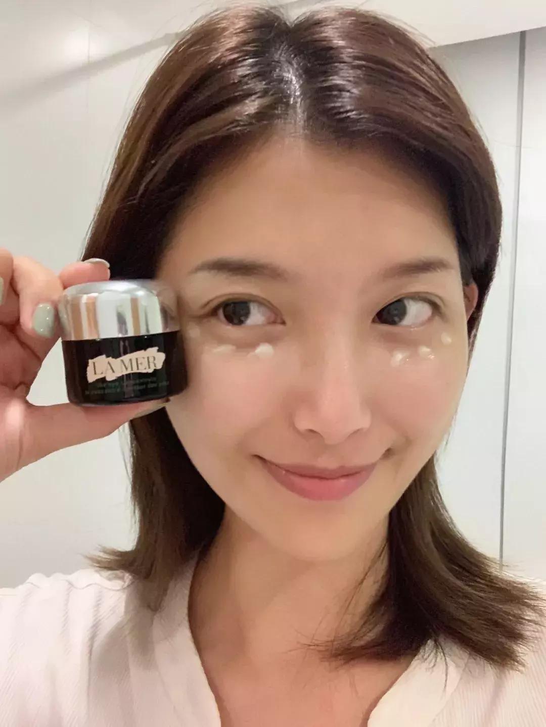 眼霜的正确涂抹手法是怎样的 (涂眼霜的正确手法到底是怎么样的)