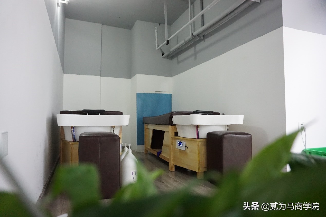 理发店会员卡老板跑路,理发店办理会员卡跑路了怎么办