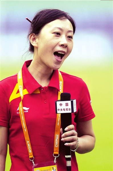 陆幽是著名足球记者,因黄健翔事件淡出足坛,她现状如何?