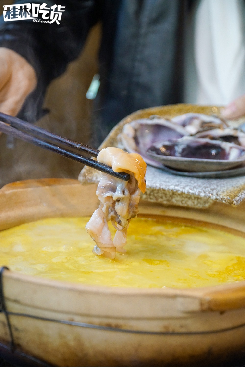 这家店惊现养生辣锅?!吃之前还要先“玩火”!