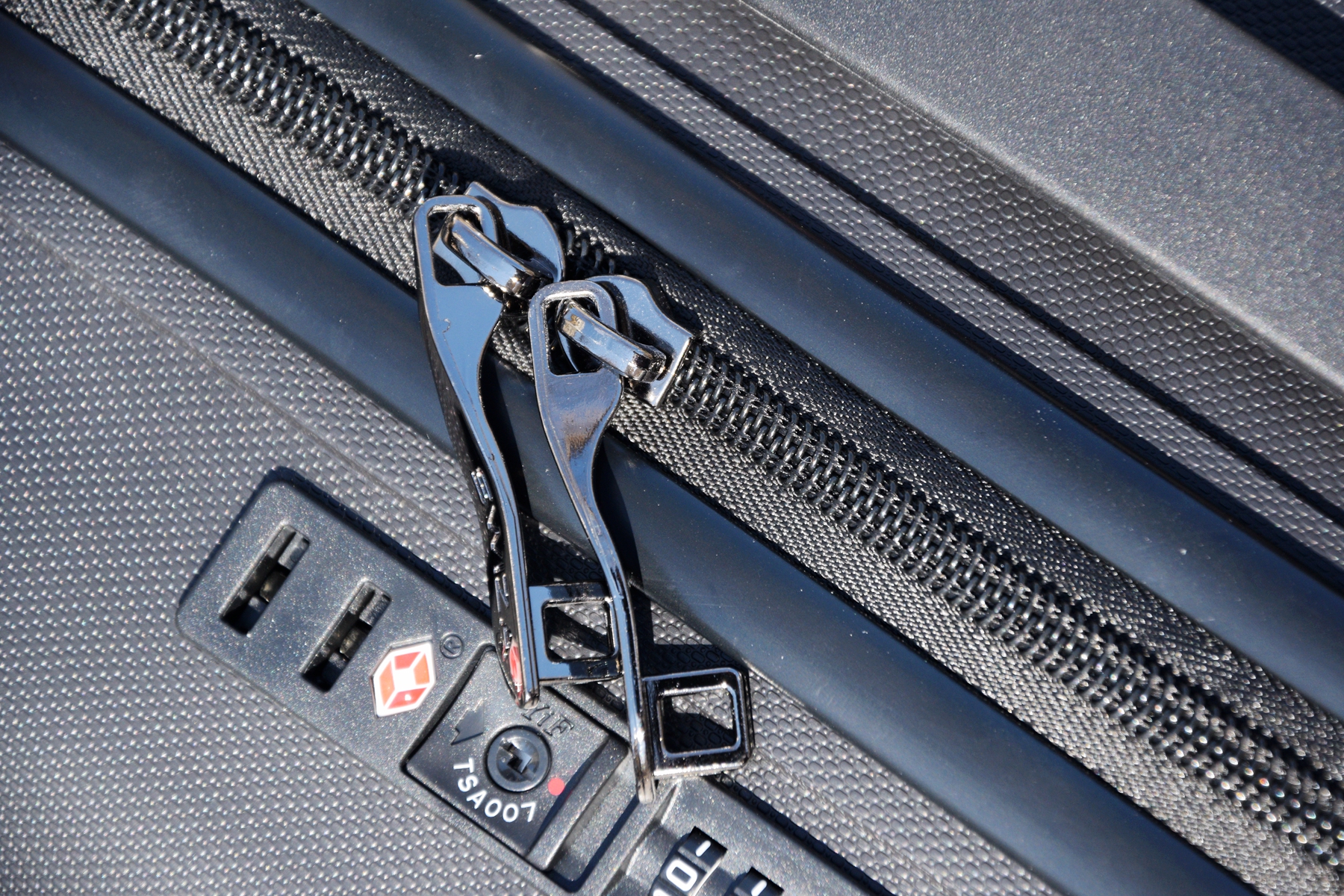 tsa密码锁行李箱推荐,tsa双层防爆拉链行李箱