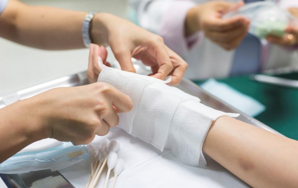 烫伤后涂了牙膏更痛了怎么办,烫伤了抹牙膏有用吗