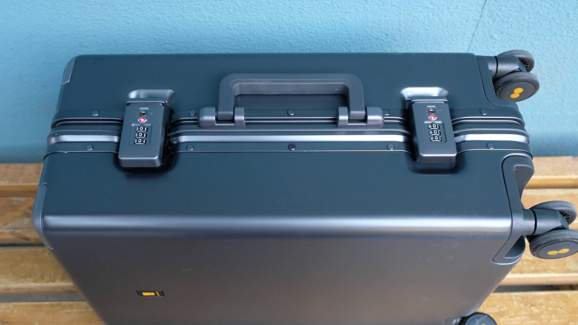 新秀丽和地平线8号哪个双肩包好,地平线行李箱和新秀丽