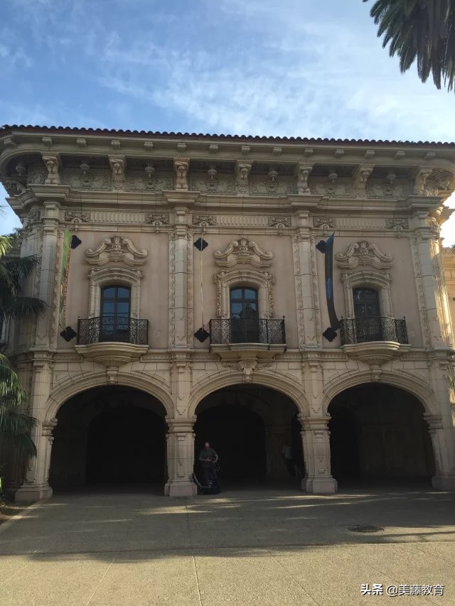 美国留学申请机构费用,美国留学申请学校条件