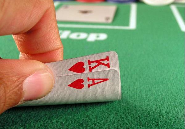 基于C++实现MFC简单的纸牌小游戏，附纸牌游戏引擎源码！