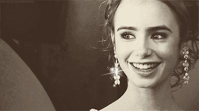 为什么女孩喜欢戴毛衣链,现在女孩子都流行戴什么项链