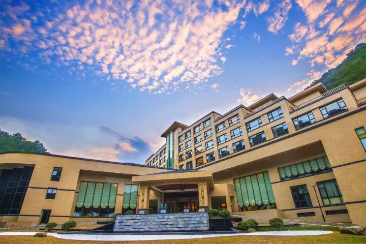 降温了一起去泡温泉,天气微凉正是泡温泉的好时候