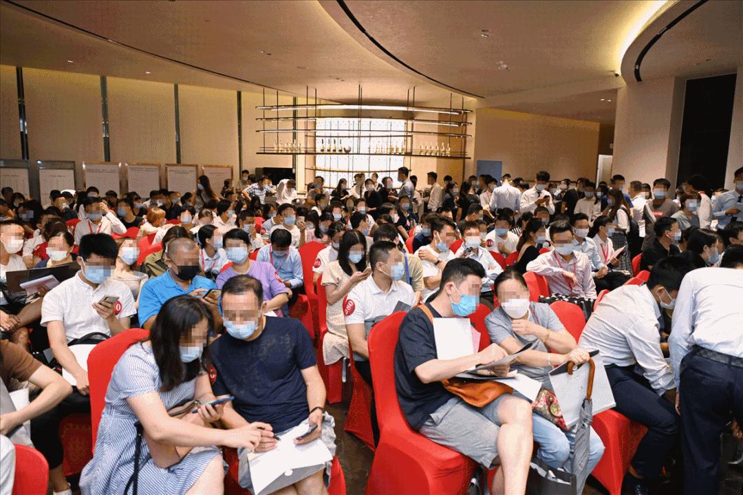 2小时劲销超10亿！大学城这个地标之作，带着绝美江畔来了