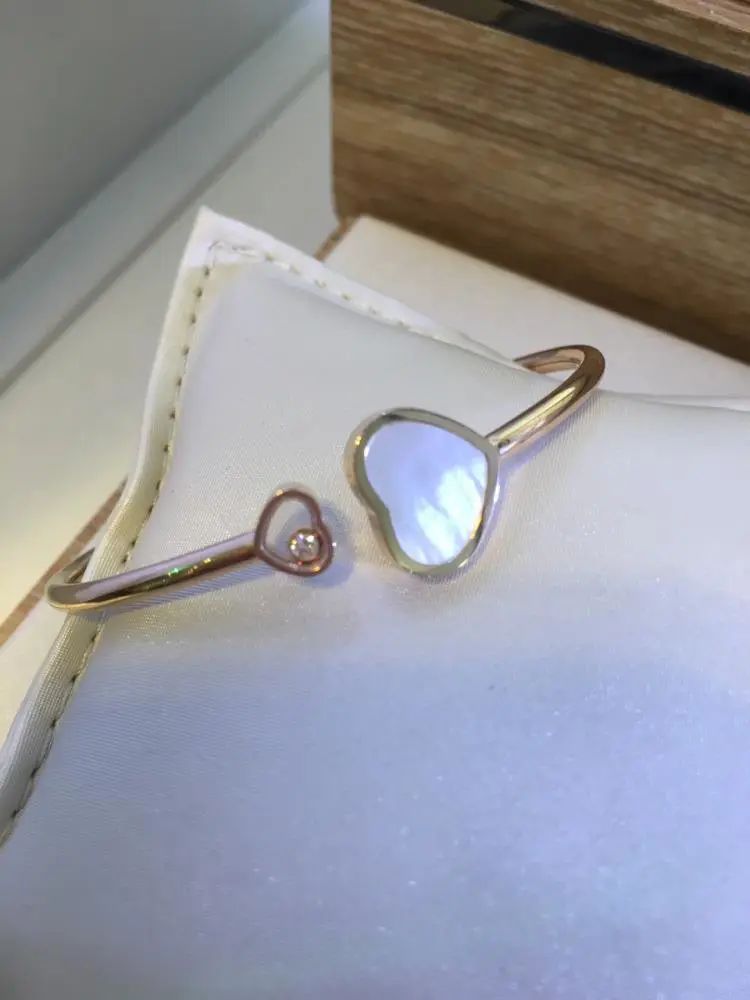 灏氱編宸撮粠鏄庢槦鍚屾,灏氱編宸撮粠棣栭グ娆惧紡鏍囧織