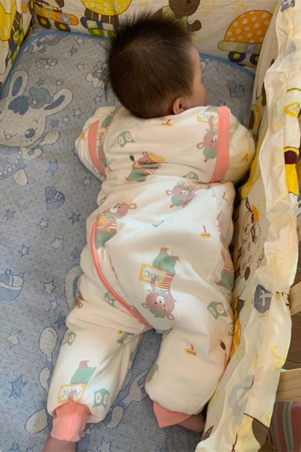 春天怎么给孩子选睡袋,天凉了给宝宝做个睡袋