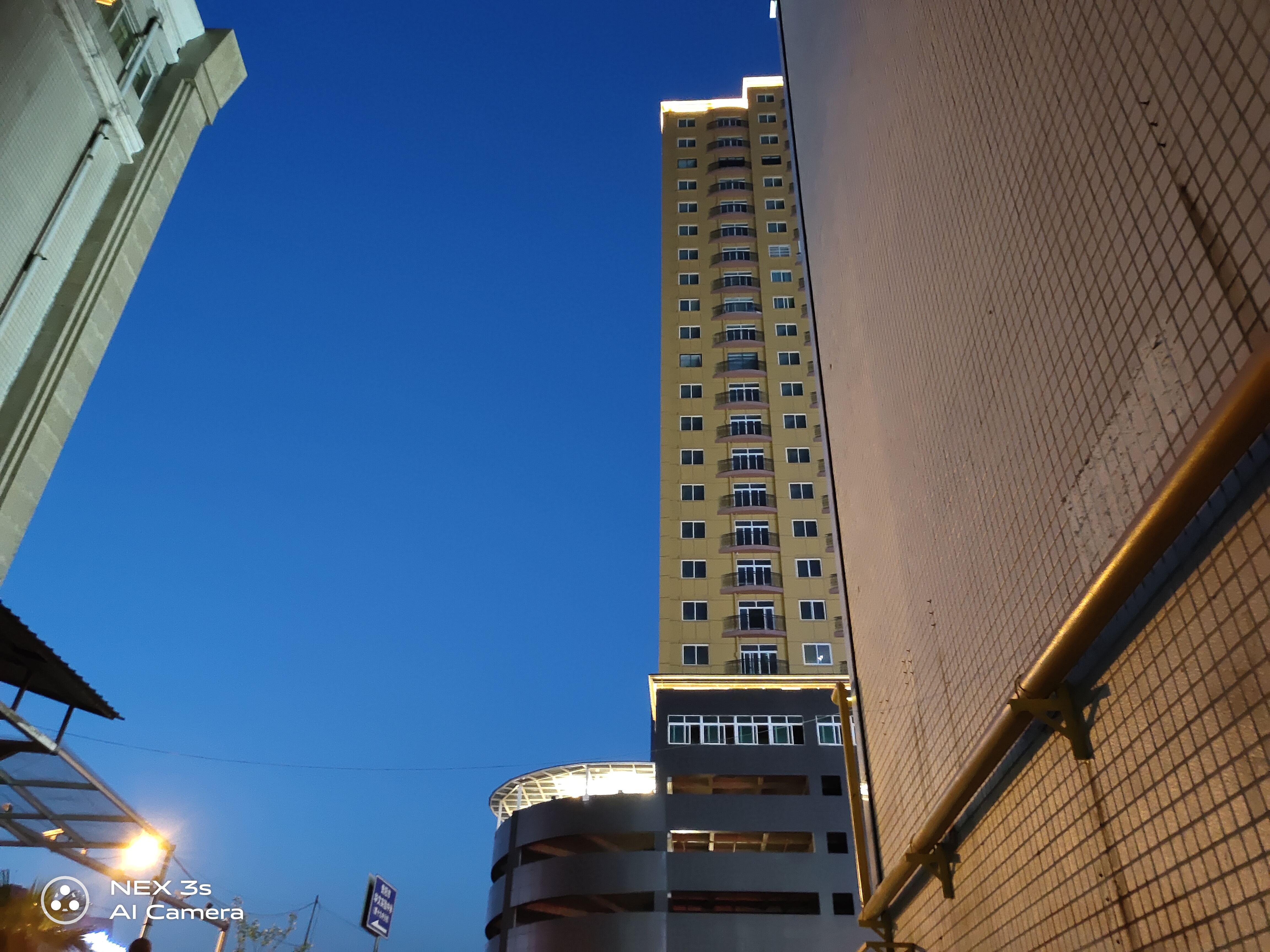 vivonex3搭载骁龙865,vivonex3s瀑布屏观感对比