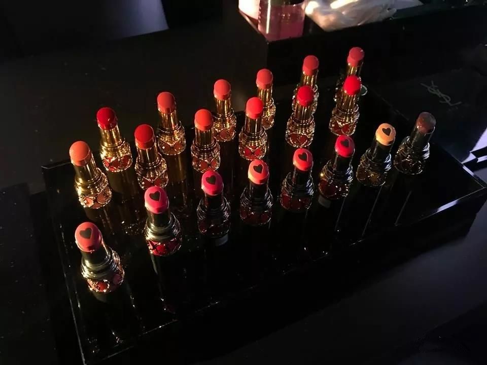 ysl黑心唇膏草莓红,ysl黑心夹心唇膏