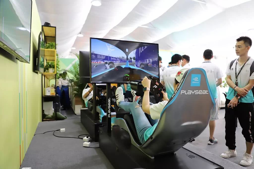 这车空间窄、没空调，只能躺着开，为啥一群男人都想开？