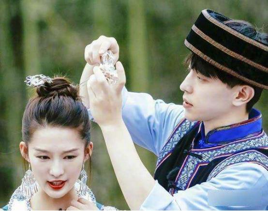 恋情再添实锤？邓伦李沁用上了情头，太有秀恩爱的感觉了