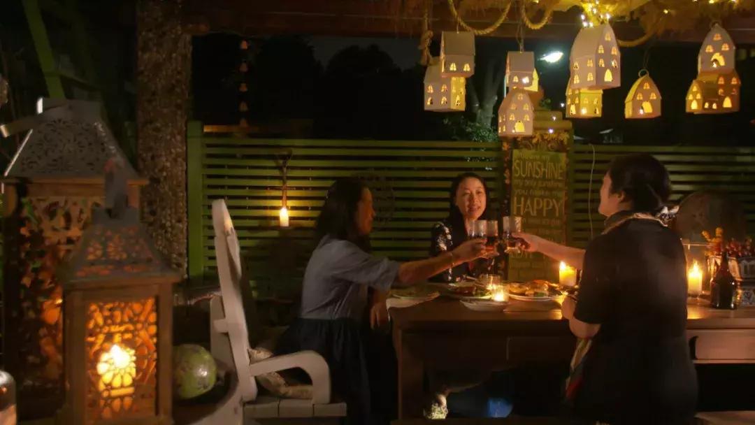 她40岁之前忙成狗，40岁之后在上海买房隐居