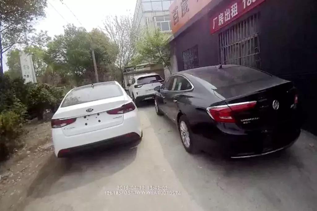 团伙套路4S店半年赚百万,被泰州兴化警方一锅端!