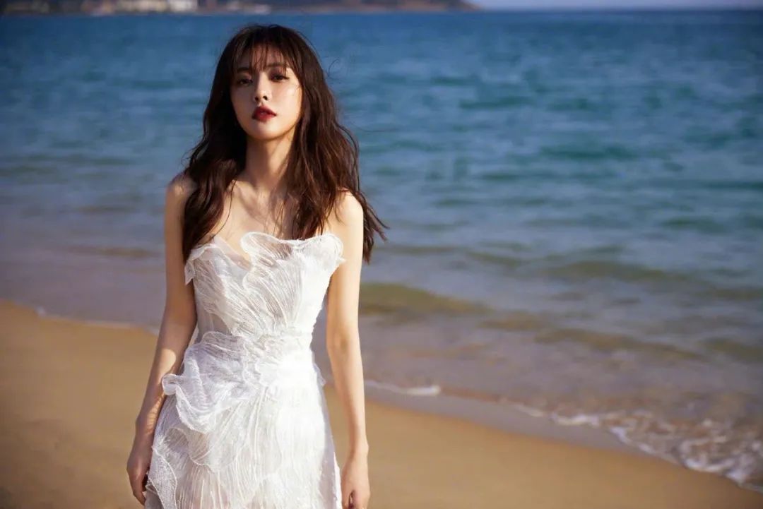 女星红毯撞衫,红毯女星难逃撞衫魔咒