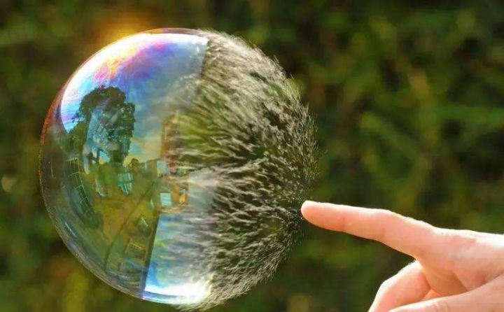 亚马逊是网上商城还是网上书店,亚马逊最大的网上书店在哪里