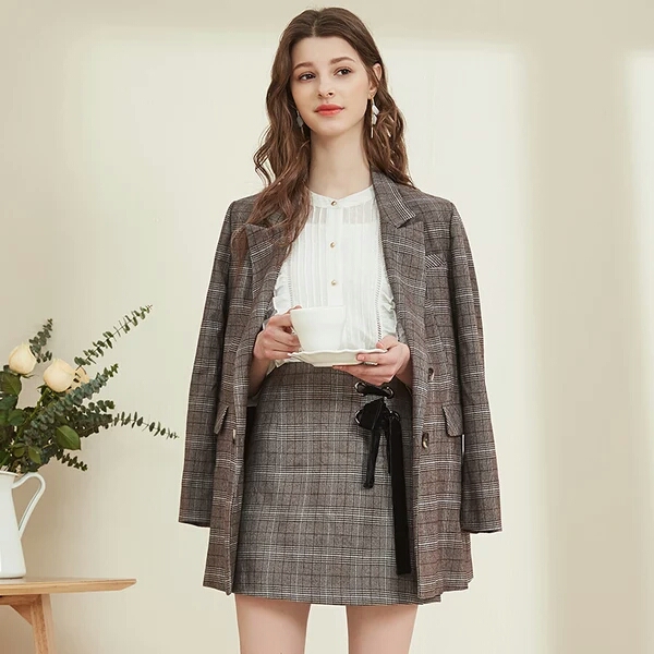 小西装怎么搭配好看,小西装怎么搭配更有气质