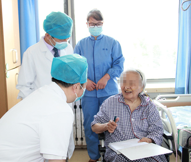 代忠主任：“乳腺癌化疗要保质保量，我们看的不光是疾病，更关注的是患病的人”