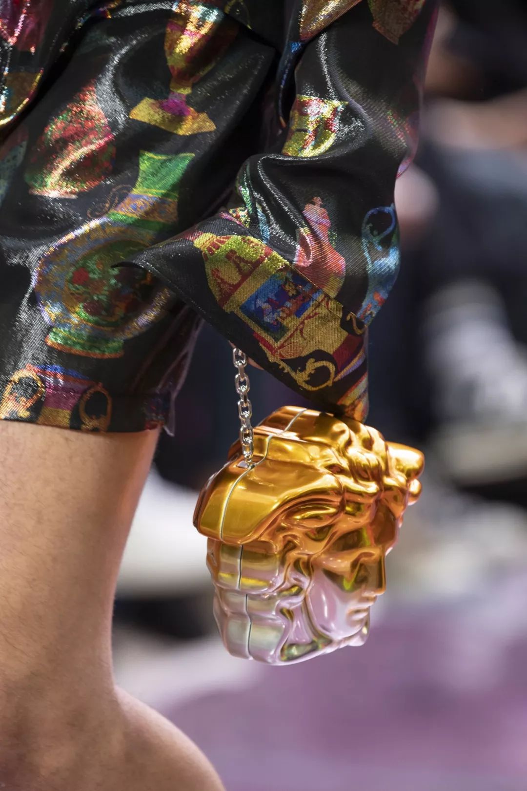 范思哲2018米兰春夏男装大秀,范思哲创意总监donatellaversace