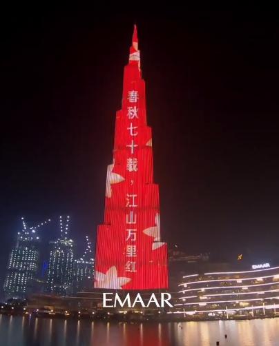 迪拜点亮中国红的视频,阿联酋迪拜五星红旗