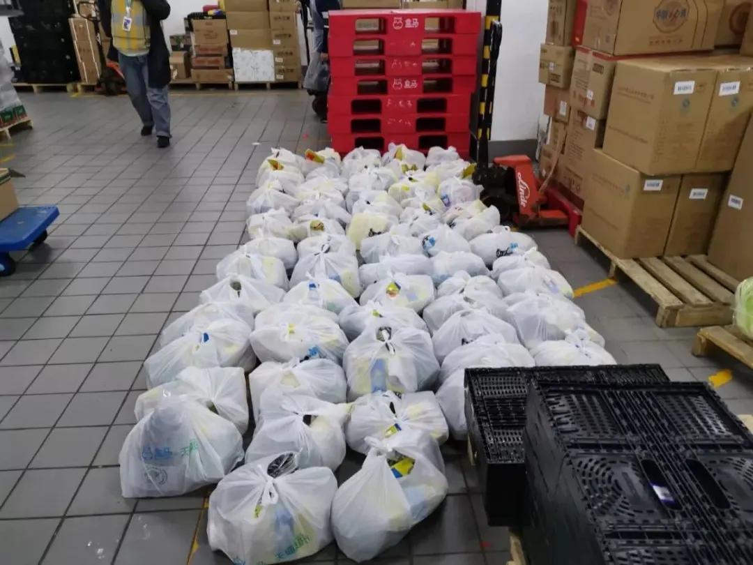 菜是自己去批发市场拿还是让送,菜农的菜是怎么到消费者手里的