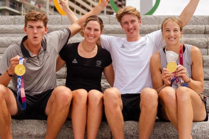 巴西男足夺金拒穿领奖服,巴西男足奥运夺冠领奖服