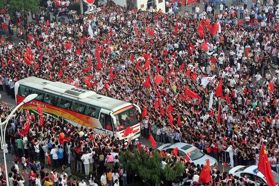 万人马拉松最美跑道激情奔跑,万人马拉松现场有多震撼