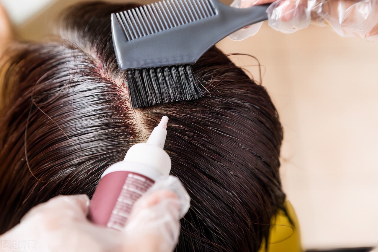 一洗头就掉一把头发怎么办,一洗头就掉头发渣