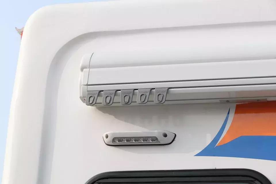 骏驰雷霆一号房车,骏驰房车直播间