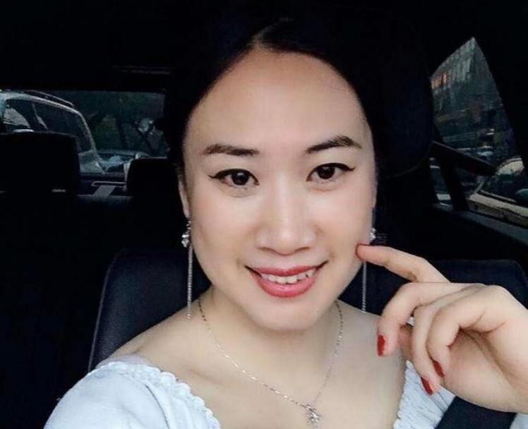 扭腰翘臀,未婚生子,曾经被骂没脑子的芙蓉姐姐,如今怎样了?