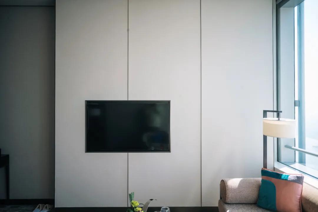 把繁华踩在脚下,将吃喝囊括周边。去长沙要住地标里