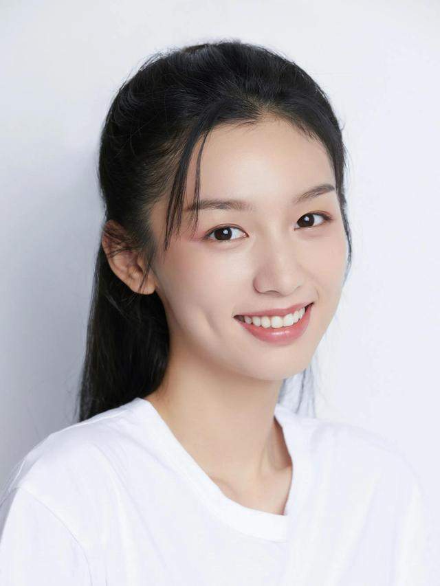 这些“明星同款”口红色号，经典又有气质还不俗气，特女人味很足