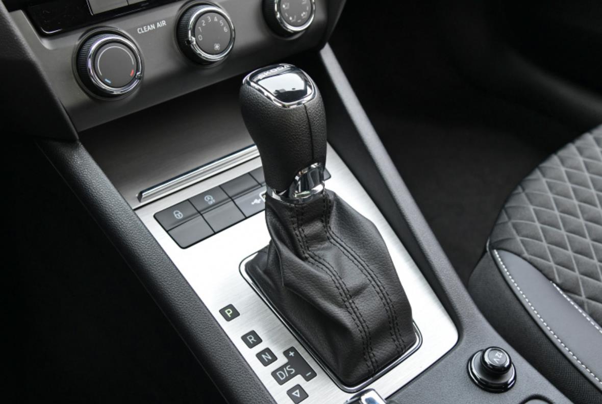 同重量的轿车和suv哪个省油,15万买强实力家用车买这4款准没错