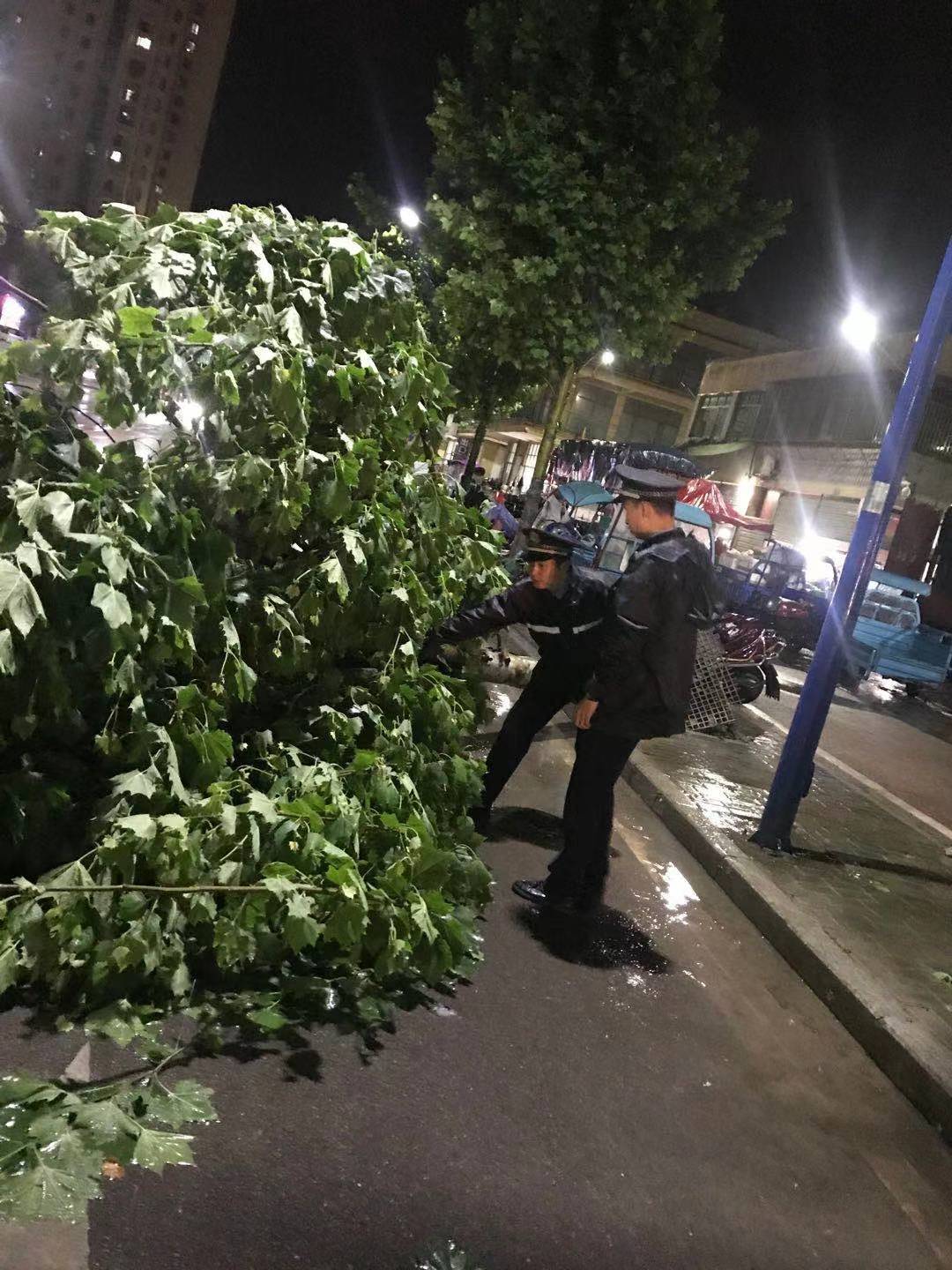 【我为群众办实事】江西景德镇:暴雨天“逆流”而上的瓷都公安