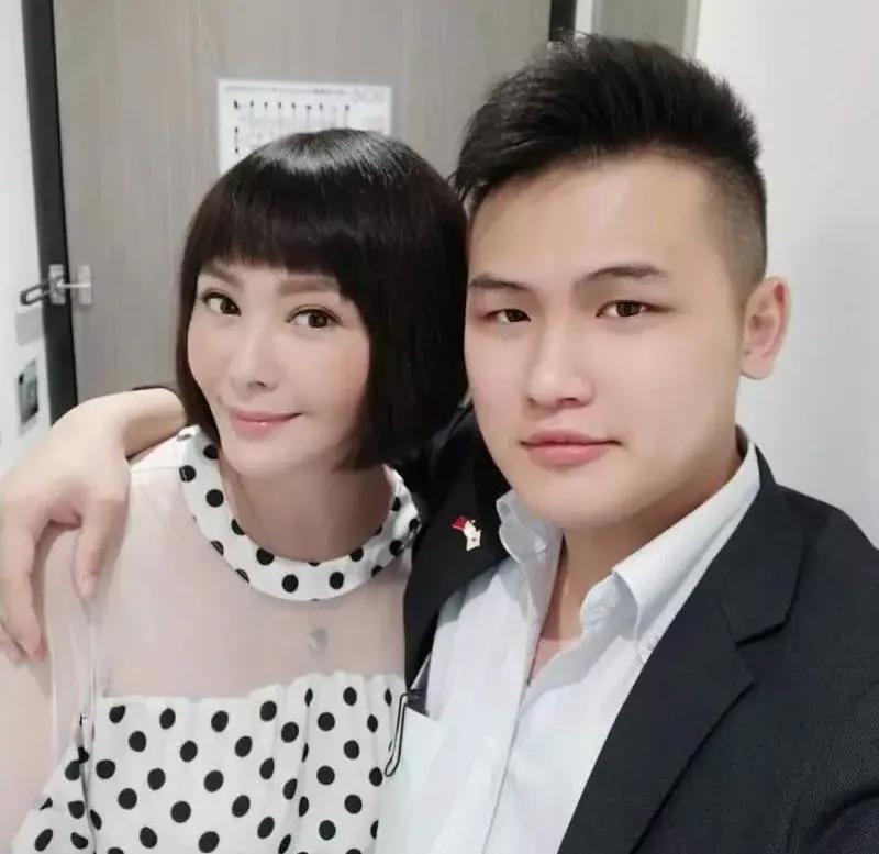 酒井法子在日本现状,酒井法子近期大头照