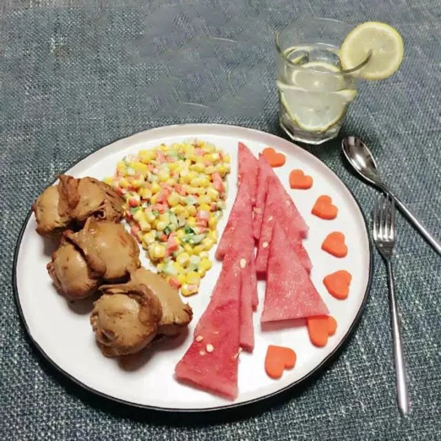 减脂餐和狗粮哪个好吃,狗粮和减脂餐哪个好吃点