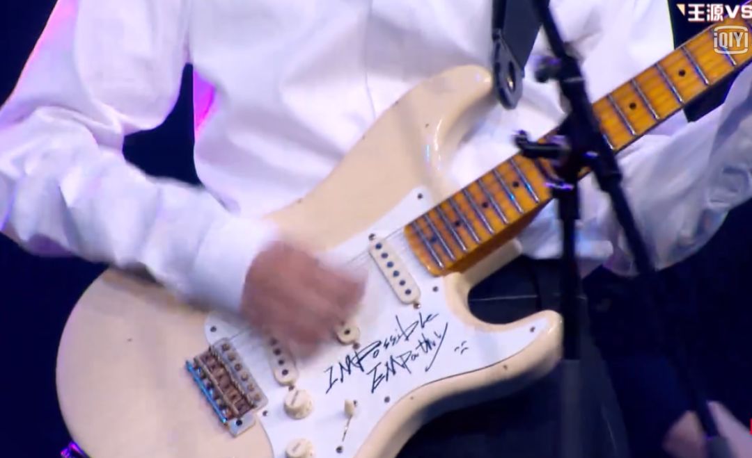 王源弹吉他的视频,王源空手弹吉他的视频