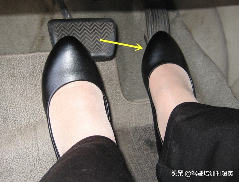 有上坡辅助的车陡坡怎么起步,有刹车辅助的车怎么陡坡起步