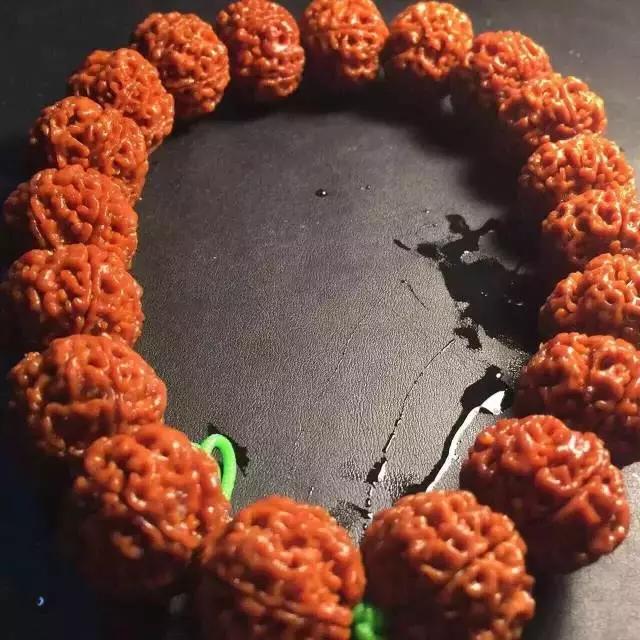 金刚菩提子纹路里面有小孔正常吗,金刚菩提啥样的纹路才是顶级的