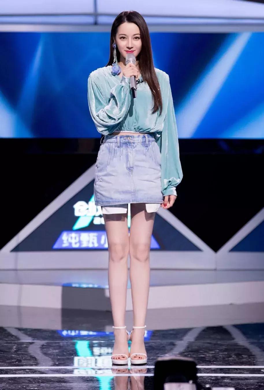 热巴当众撕衣服热舞,谁受得了