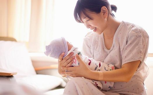 家有色娃怎么办？睡觉总摸妈妈隐私部位！网友：不能惯！