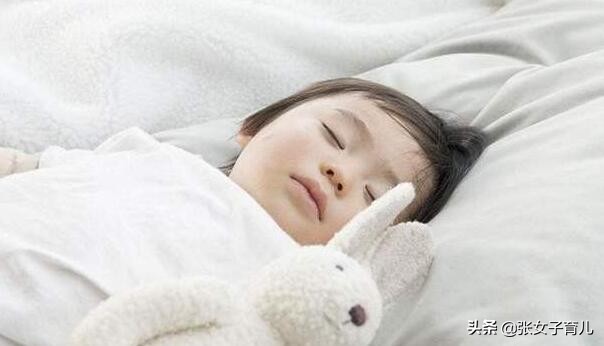 2岁宝宝突然很晚都不睡,2岁孩子很晚不肯睡觉