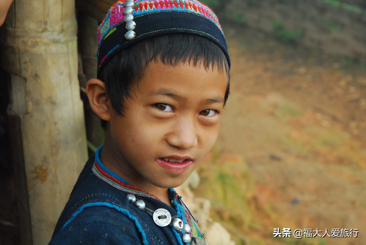 与中国人同源的跨境民族阿卡人:生活艰辛热情好客,劝酒功夫没丢