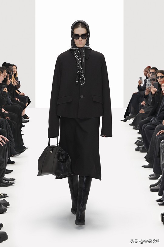 balenciaga克隆秀场,balenciaga21年时装秀