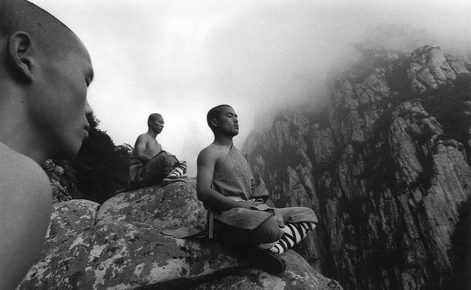 古代少林寺武僧练武踩凹地板,少林寺武僧进入部队练武