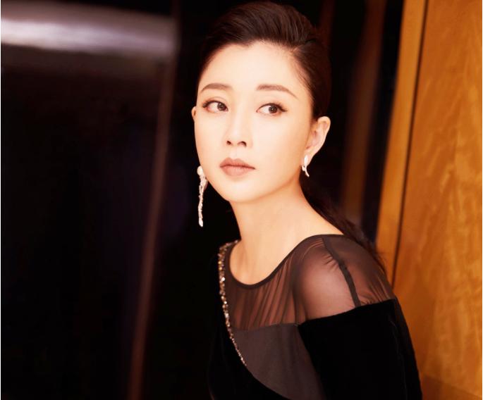 殷桃有多爱男明星,球员李金羽和演员殷桃是什么关系