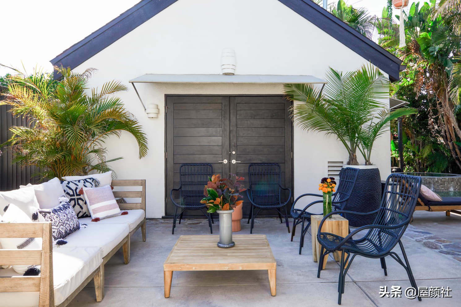 好莱坞明星詹妮娜的豪宅曝光。混搭复古,大胆涂色,居然还配秋千