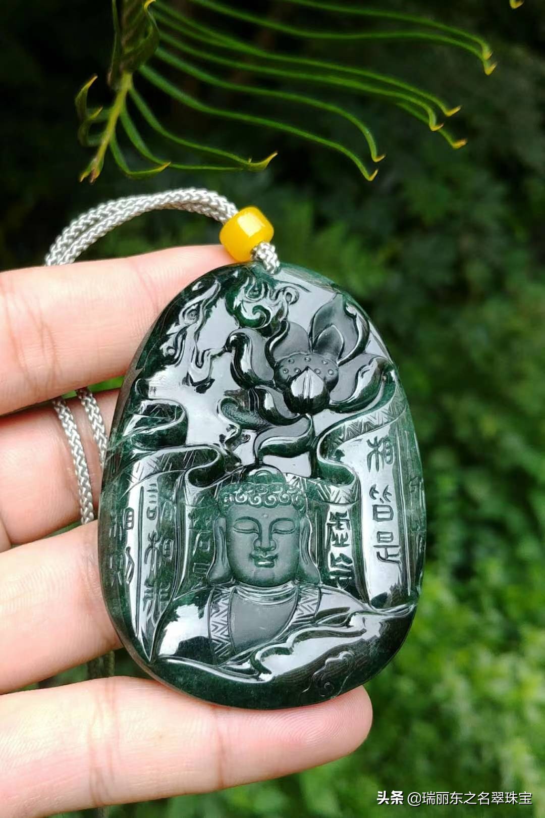 墨翠佛教题材玉雕,翡翠玉雕卧佛